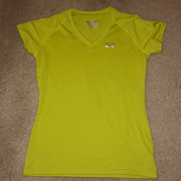 Under Armour Tops - Under armor short sleeve heat gear shirt Under Armour Tops - Under armor short sleeve heat gear shirt